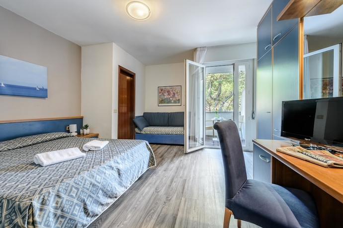Imagen de la habitación del Hotel Bella Venezia Mare. Foto 13