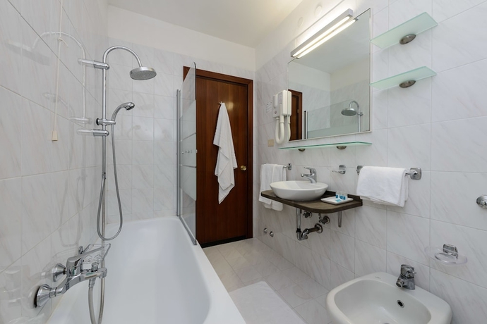 Imagen de la habitación del Hotel Bella Venezia Mare. Foto 15