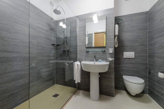 Imagen de la habitación del Hotel Bella Venezia Mare. Foto 17