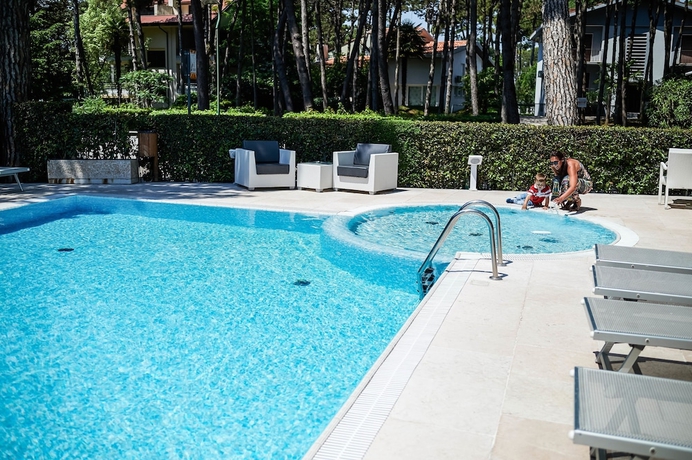 Imagen de la piscina del Hotel Bella Venezia Mare. Foto 19