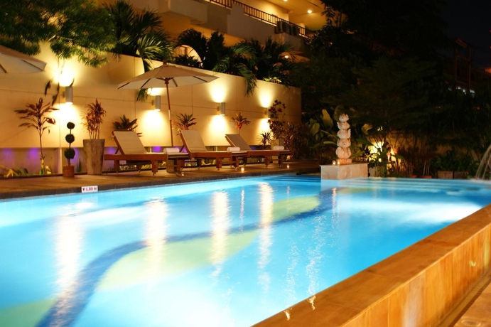 Imagen de la piscina del Hotel Bella Villa Metro. Foto 15
