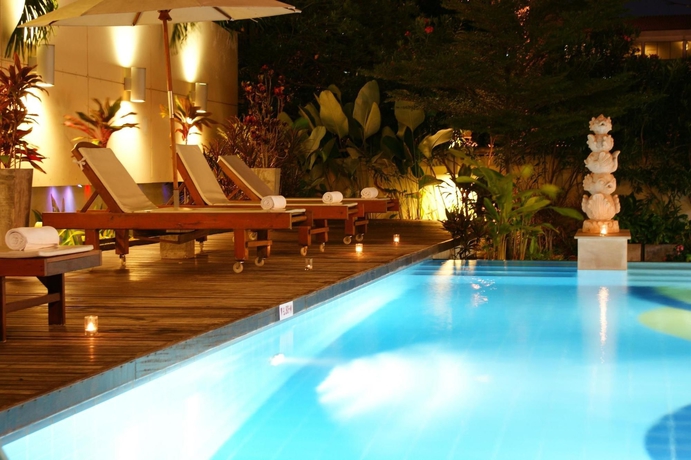 Imagen de la piscina del Hotel Bella Villa Metro. Foto 16