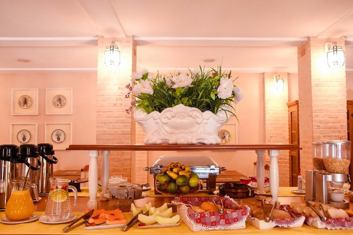 Imagen del bar/restaurante del Hotel Bella Villa Vitta. Foto 2