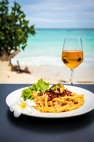 Imagen del bar/restaurante del Hotel Bella Vista Beach Resort Koh Lipe. Foto 3