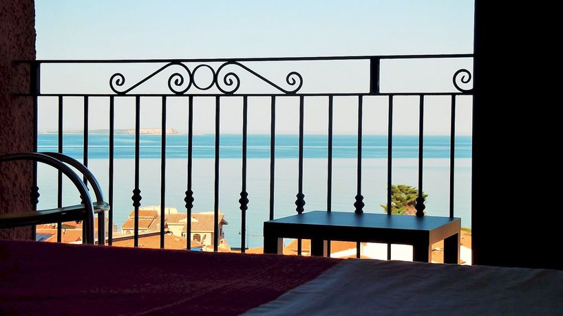 Imagen de la habitación del Hotel Bella Vista S'archittu. Foto 4