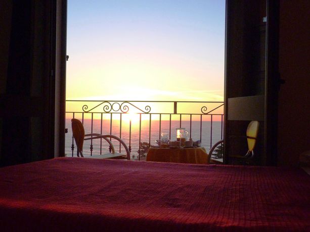 Imagen de la habitación del Hotel Bella Vista S'archittu. Foto 7