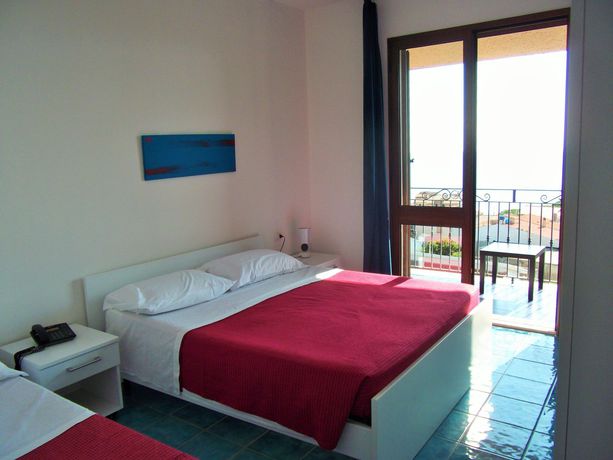 Imagen de la habitación del Hotel Bella Vista S'archittu. Foto 13