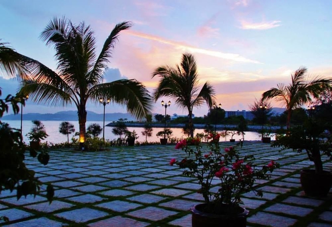 Imagen de los exteriores del Hotel Bella Vista Waterfront Resort. Foto 8