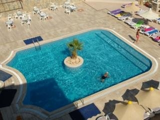 Imagen de la piscina del Hotel Bellacasa Suite's & Club. Foto 8
