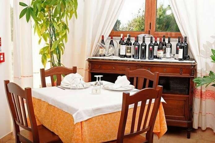 Imagen del bar/restaurante del Hotel Bellamarina Resort. Foto 13