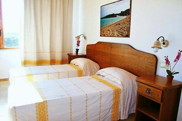 Imagen de la habitación del Hotel Bellamarina Resort. Foto 19