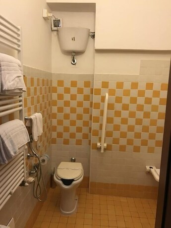 Imagen de la habitación del Hotel Bellamarina Resort. Foto 21