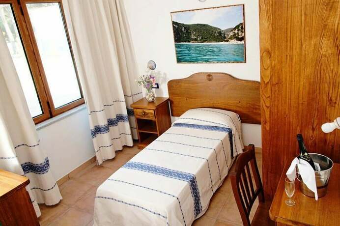 Imagen de la habitación del Hotel Bellamarina Resort. Foto 22