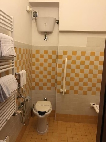 Imagen de la habitación del Hotel Bellamarina Resort. Foto 23