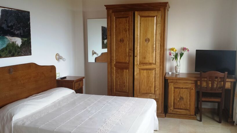 Imagen de la habitación del Hotel Bellamarina Resort. Foto 24
