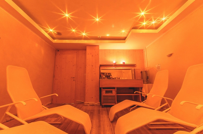 Imagen de la piscina del Hotel Bellamonte. Foto 13