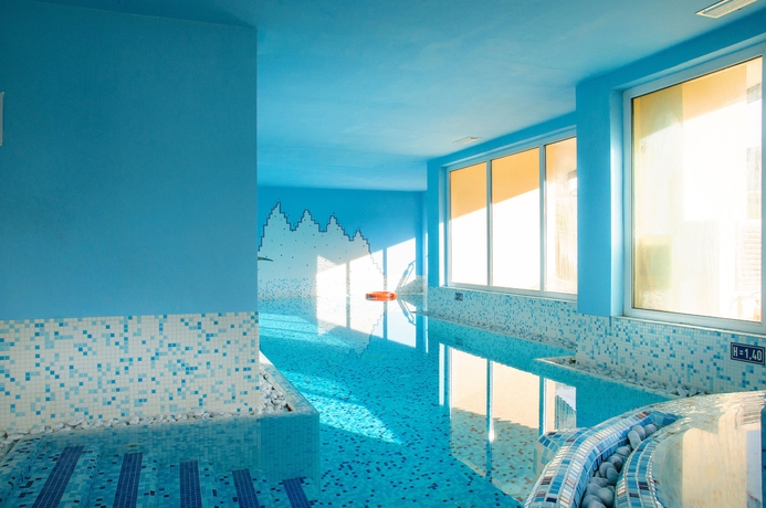 Imagen de la piscina del Hotel Bellamonte, Predazzo. Foto 12