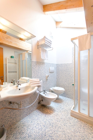 Imagen de la habitación del Hotel Bellamonte, Predazzo. Foto 8