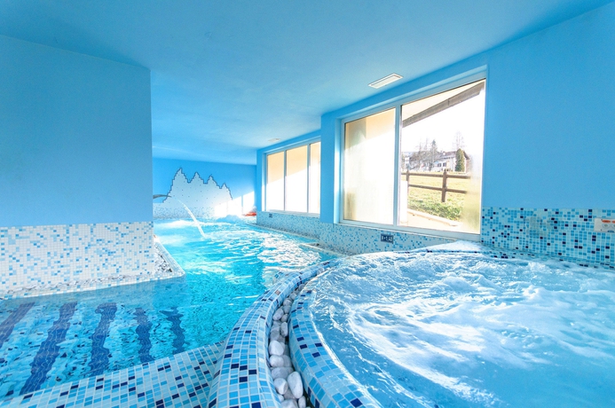 Imagen de la piscina del Hotel Bellamonte, Predazzo. Foto 15
