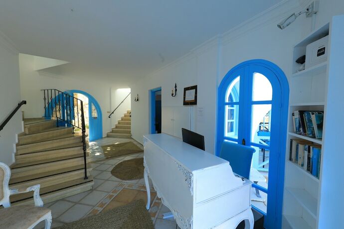 Imagen general del Hotel Bellapais Abbey. Foto 9