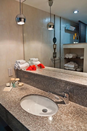 Imagen de la habitación del Hotel Bellapais Gardens. Foto 17