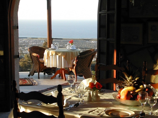 Imagen del bar/restaurante del Hotel Bellapais Gardens. Foto 10