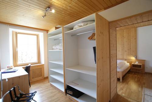 Imagen de la habitación del Hotel Bellaval Scuol. Foto 4