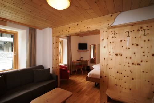 Imagen de la habitación del Hotel Bellaval Scuol. Foto 8