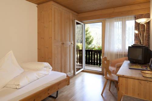 Imagen de la habitación del Hotel Bellaval Scuol. Foto 9