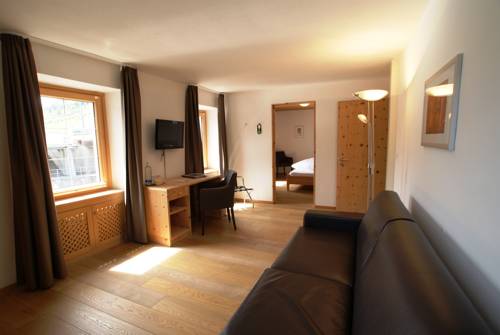 Imagen de la habitación del Hotel Bellaval Scuol. Foto 13