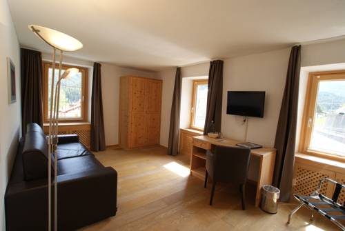 Imagen de la habitación del Hotel Bellaval Scuol. Foto 14