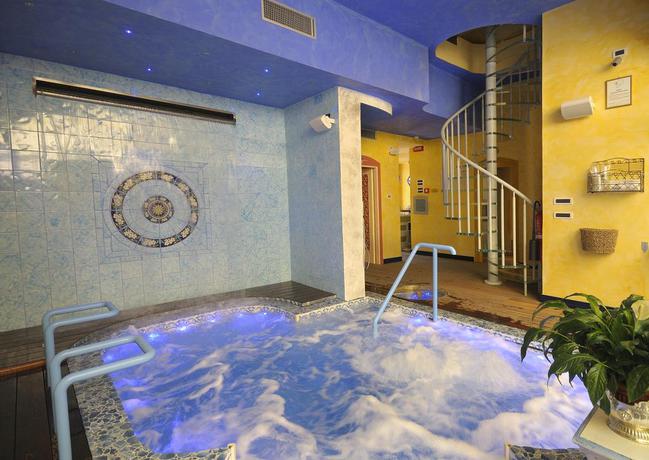 Imagen de la piscina del Hotel Bellavista Hotel Deluxe Apartments. Foto 15