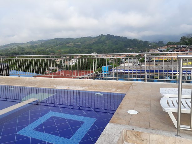Imagen de la piscina del Hotel Bellavista Premium Villeta. Foto 17