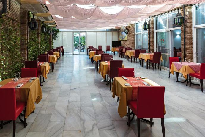 Imagen del bar/restaurante del Hotel Bellavista Sevilla. Foto 4