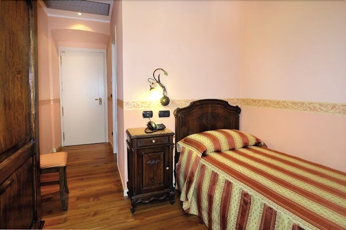 Imagen de la habitación del Hotel Belle Epoque, San Remo. Foto 5