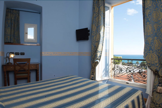 Imagen de la habitación del Hotel Belle Epoque, San Remo. Foto 6