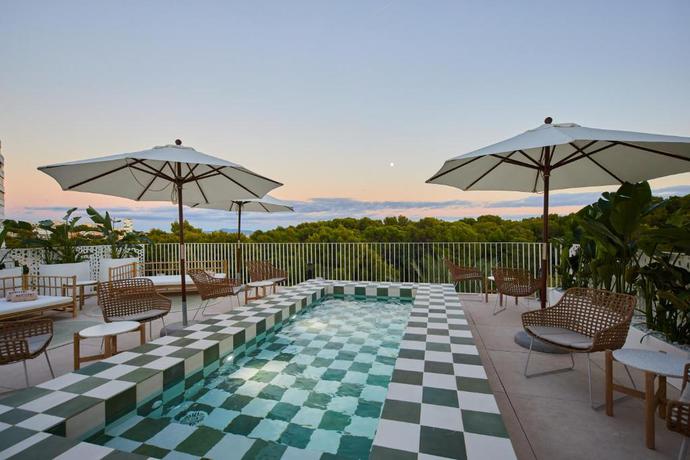 Imagen de la piscina del Hotel Belle Marivent Boutique. Foto 14
