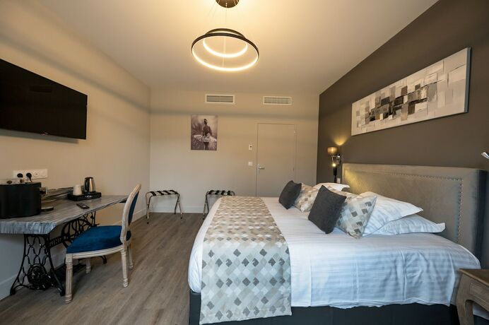 Imagen de la habitación del Hotel Belle Normandy. Foto 17