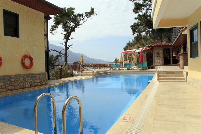 Imagen de la piscina del Hotel Belle Vue, &Ouml;l&uuml;deniz. Foto 12