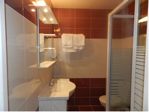 Imagen de la habitación del Hotel Belle Vue, SOUILLAC. Foto 15