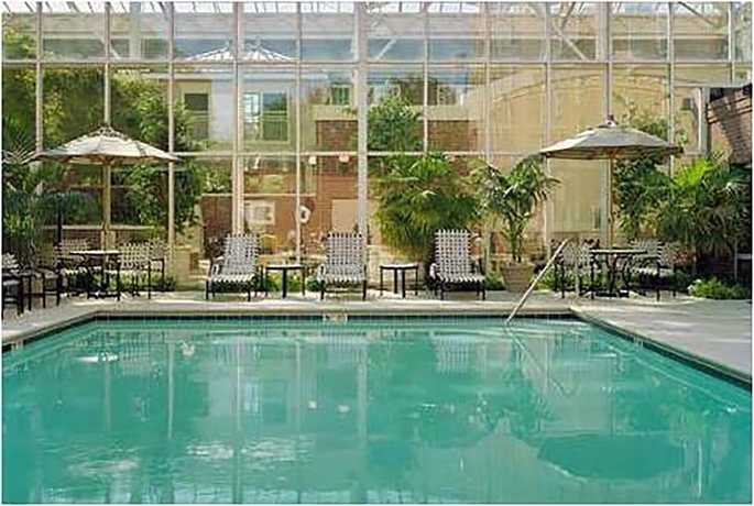 Imagen de la piscina del Hotel Belle of Baton Rouge Casino Hotel. Foto 18