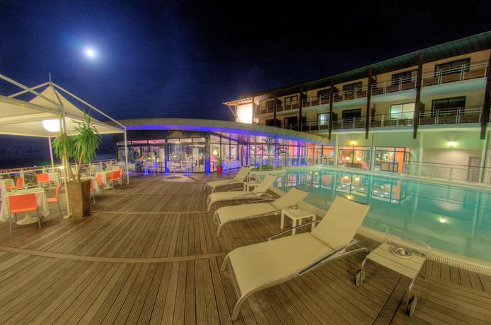 Imagen de la piscina del Hotel Bellepierre. Foto 11