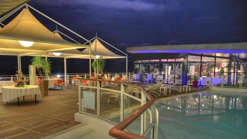 Imagen de la piscina del Hotel Bellepierre. Foto 12