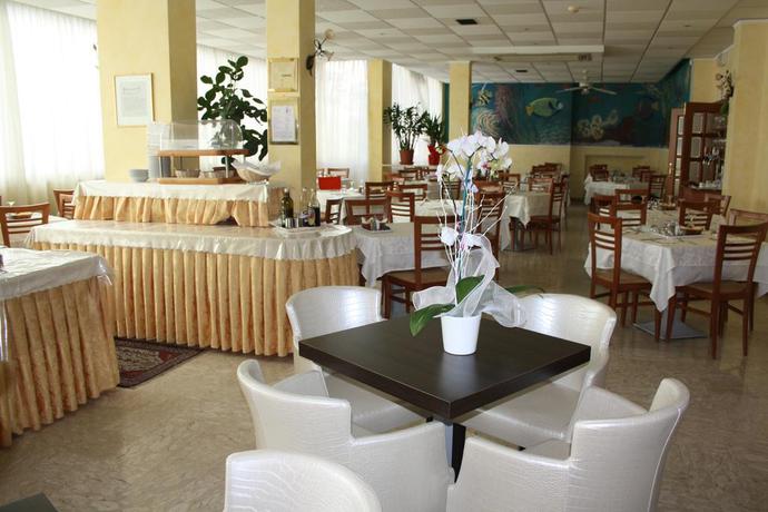 Imagen del bar/restaurante del Hotel Bellerofonte. Foto 2