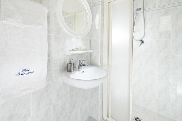 Imagen de la habitación del Hotel Bellerofonte. Foto 3