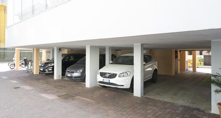 Imagen de los exteriores del Hotel Bellerofonte. Foto 12