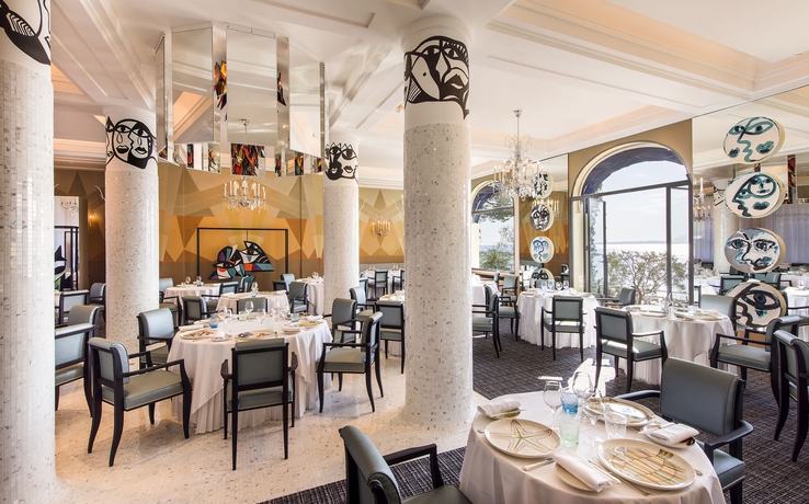 Imagen del bar/restaurante del Hotel Belles Rives. Foto 2