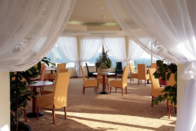 Imagen de los interiores del Hotel Bellevedere. Foto 19