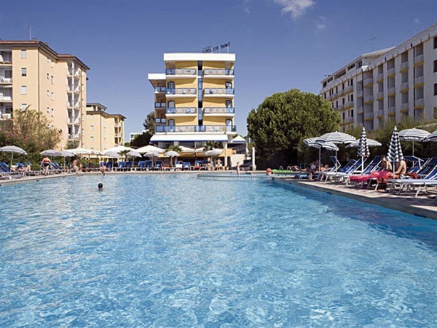 Imagen de la piscina del Hotel Bellevue, Bibione. Foto 4