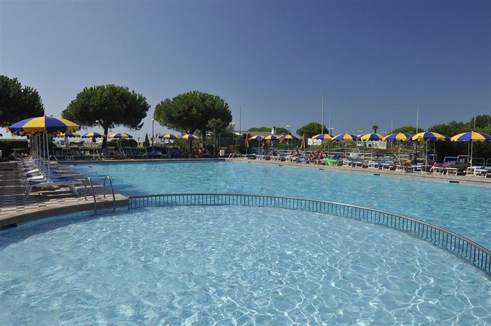Imagen de la piscina del Hotel Bellevue, Bibione. Foto 5